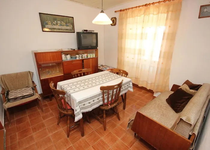 House With Wifi Ustrine, Cres - 8037 *