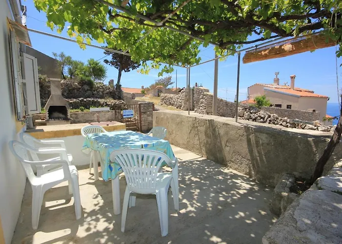 House With Wifi Ustrine, Cres - 8037