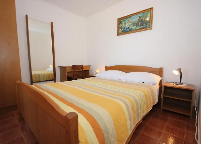House With Wifi Ustrine, Cres - 8037 * Ustrine