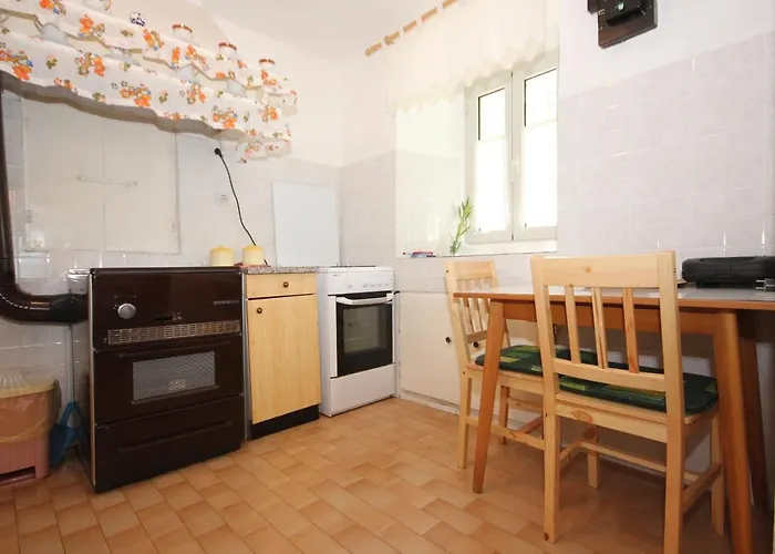 House With Wifi Ustrine, Cres - 8037 度假居 *