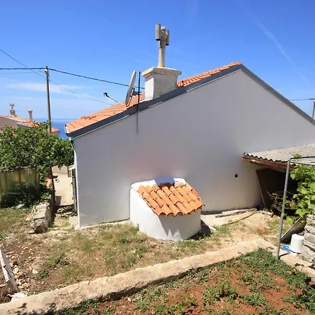 بيت للعطل House With Wifi Ustrine, Cres - 8037 *