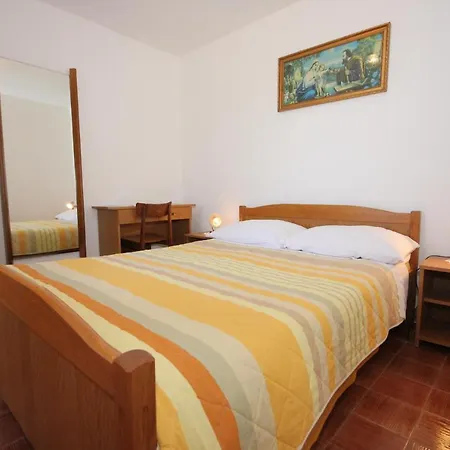 House With Wifi Ustrine, Cres - 8037 * Ustrine